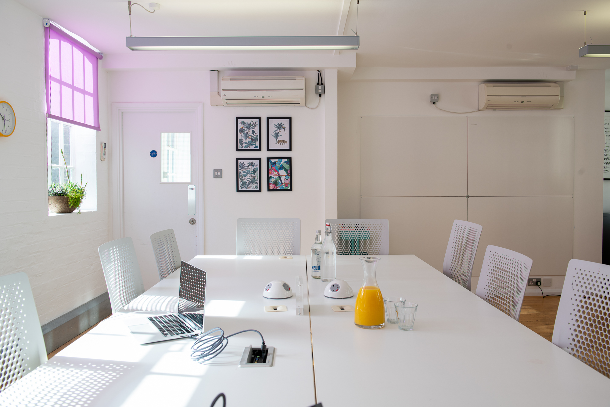 Boardroom & floor-ceiling whiteboards