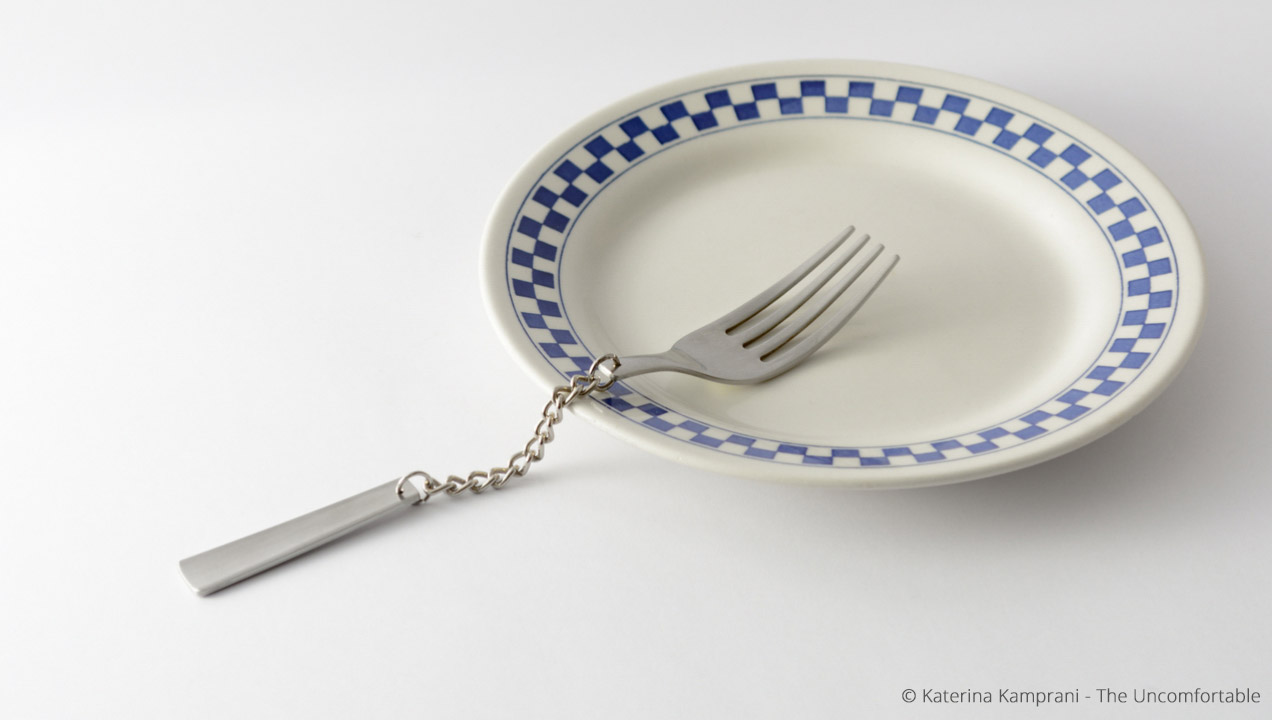 Image of a fork and plate - the fork is made out of chain