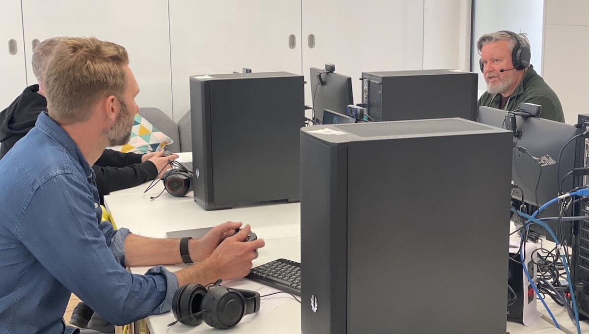Gamers on gaming pcs in testing Labs